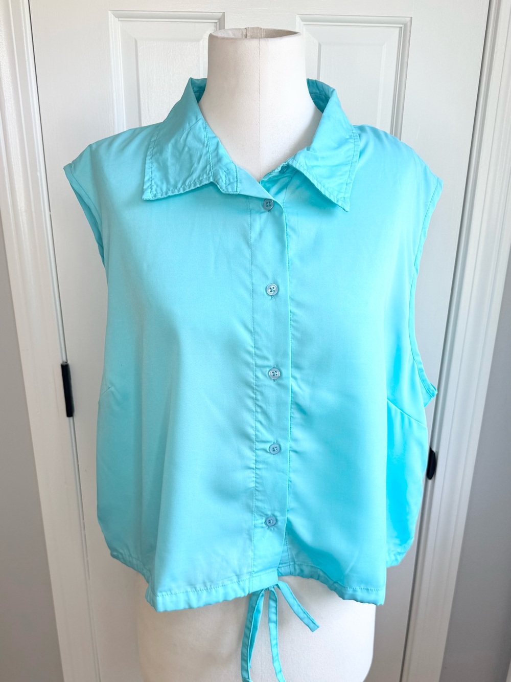 Sleeveless Button-Front Top in Aqua Teal